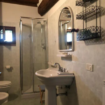 Guesthost - La E Bella, With Pool & Parking Apartment *