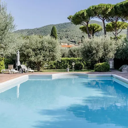 Guesthost - La E Bella, With Pool & Parking 아파트