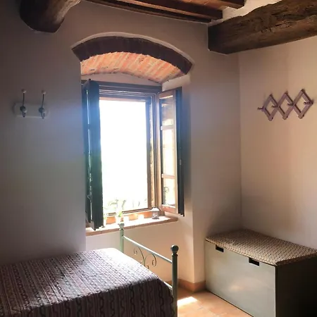 Apartment Guesthost - La E Bella, With Pool & Parking Passignano sul Trasimeno