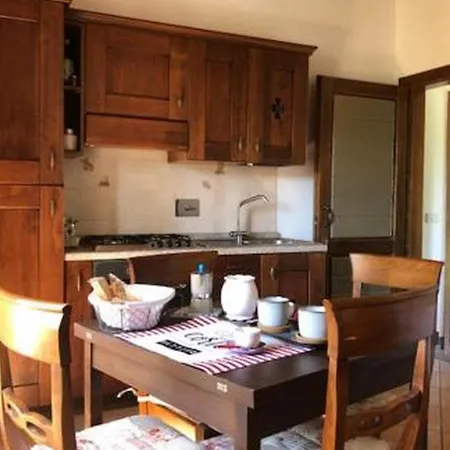 Guesthost - La E Bella, With Pool & Parking Apartment