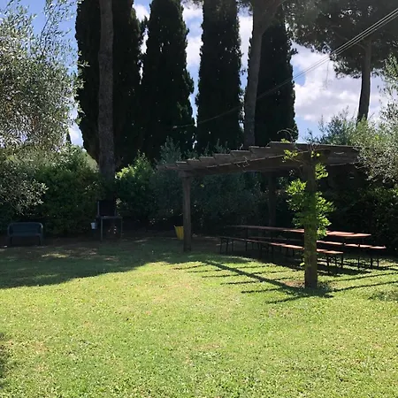 Guesthost - La E Bella, With Pool & Parking 아파트