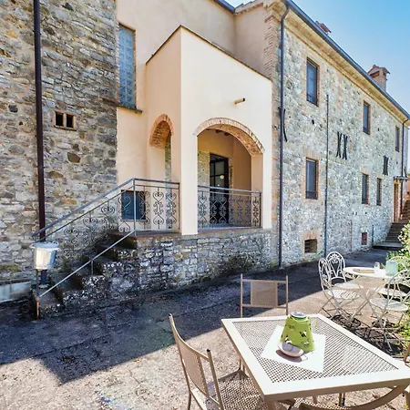Guesthost - La E Bella, With Pool & Parking Apartment