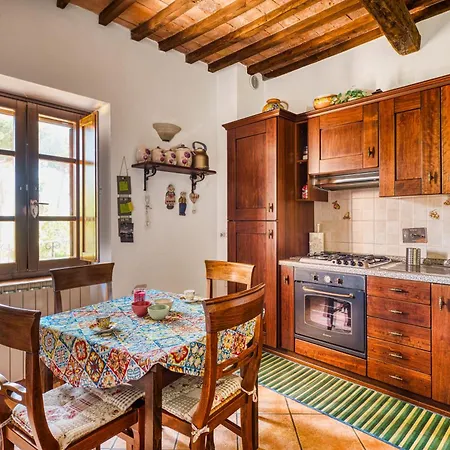 Guesthost - La E Bella, With Pool & Parking