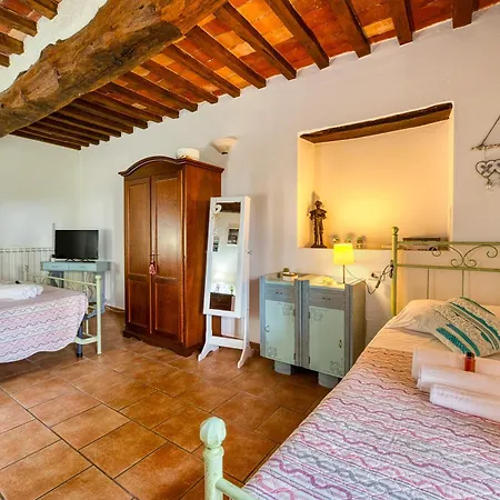 Apartment Guesthost - La E Bella, With Pool & Parking