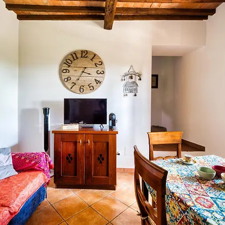 Guesthost - La E Bella, With Pool & Parking *