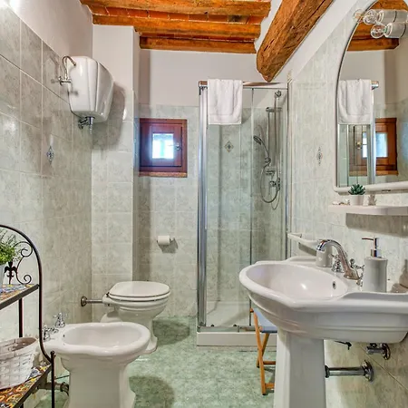 Guesthost - La E Bella, With Pool & Parking *