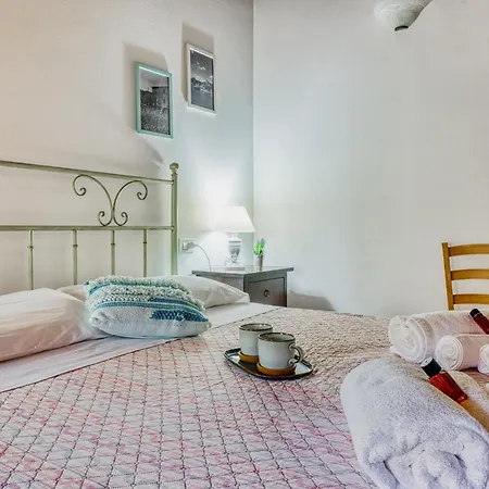 Guesthost - La E Bella, With Pool & Parking דירה