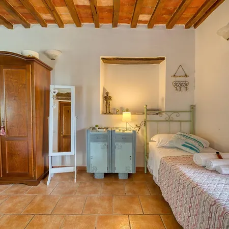 Apartment Guesthost - La E Bella, With Pool & Parking