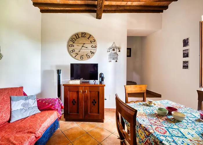 Guesthost - La E Bella, With Pool & Parking *