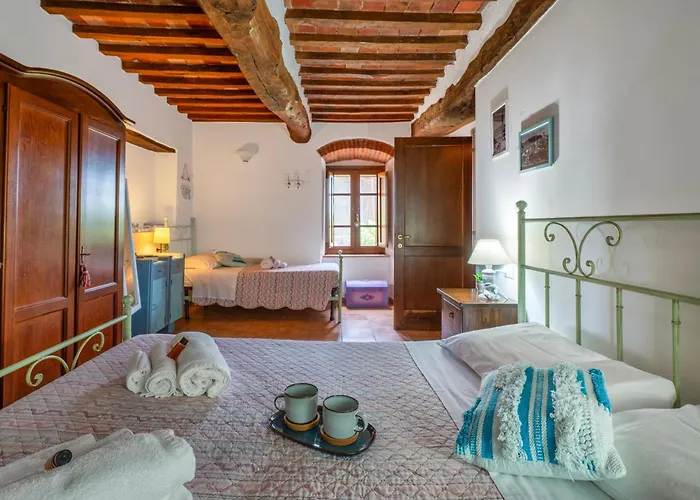 Guesthost - La E Bella, With Pool & Parking Apartment *